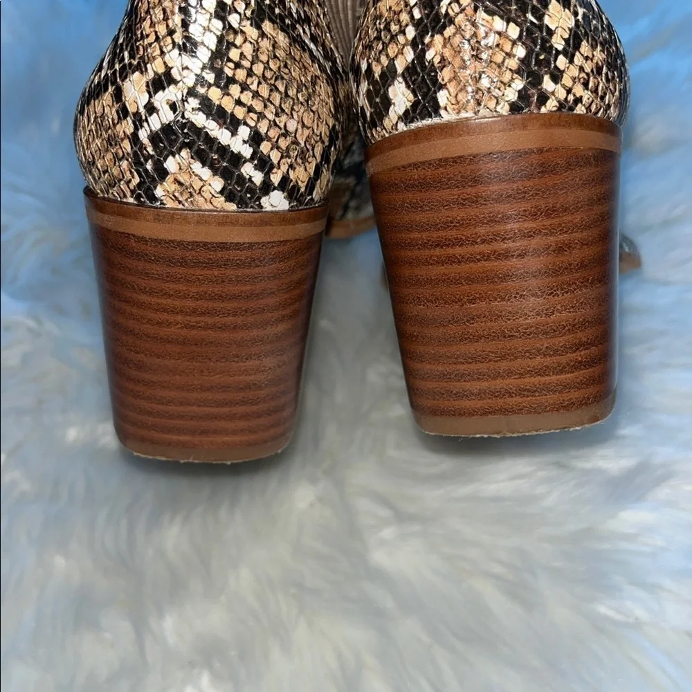 Vince Camuto Jentilliy Chelsea Bootie Leather Size 9 Snake Print